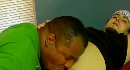 Amateur receives blowjob from black guy before raw sex