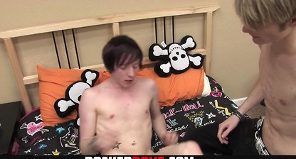 Rocker Boyz - American Emo Twink Fucks Slutty Bottom