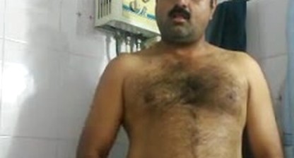 Indiano bigodudo sacudo
