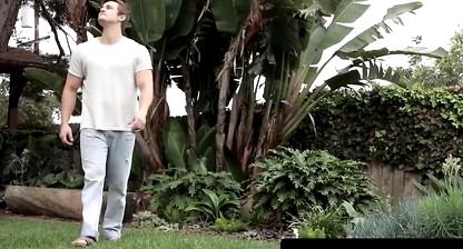 Muscle gay Leo Luckett spitroasted during bareback threeway with Lance Ford
