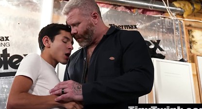 Burly Dilf and Made No Attempt to Hide His Attraction and Desire - Tinytwink