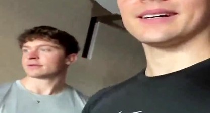 Peachyyboy shower and kiss